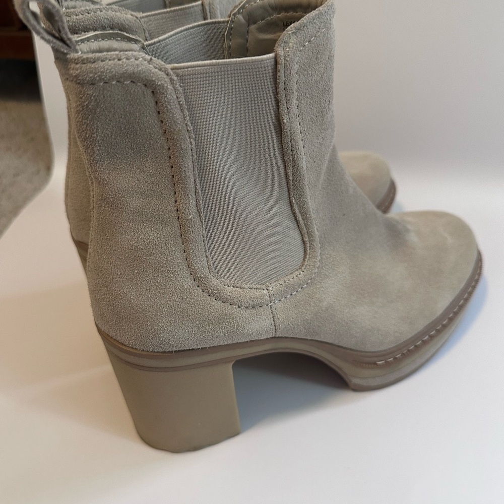 Steve Madden Lexa Taupe Suede Chelsea Platform Heel Booties Size 8.5 - Picture 9 of 9